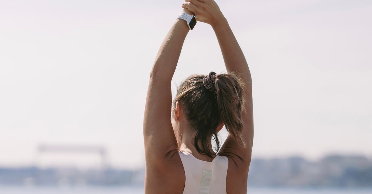 Exercice muscu bras femme : 5 mouvements doux pour tonifier après 50 ans